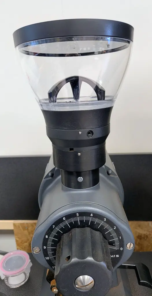 ek43 with 706625 adaptor e65 mini hopper 2.webp