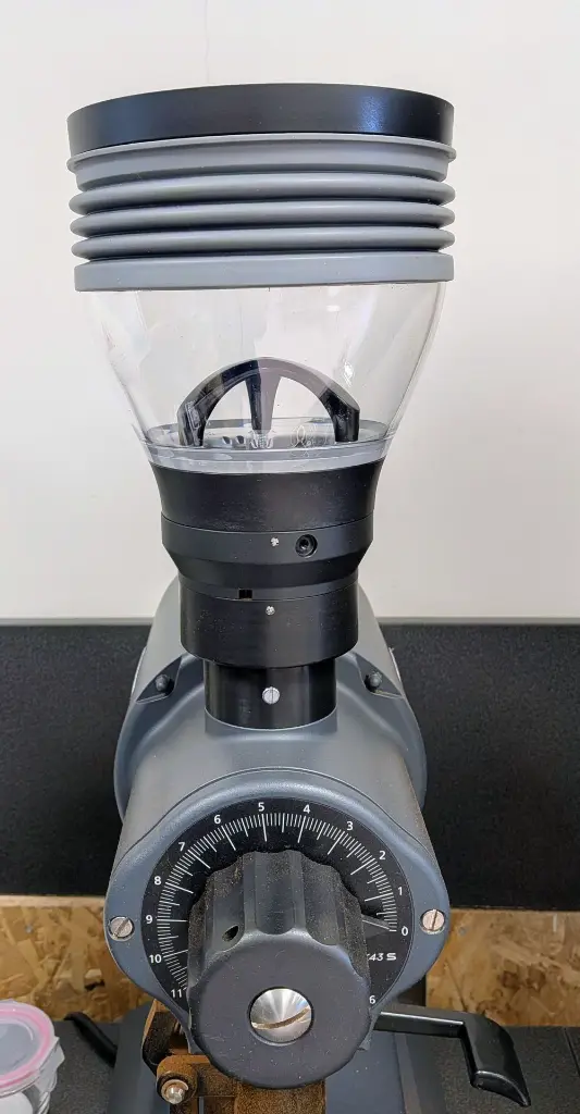 ek43 with 706625 adaptor e65 mini hopper bellow.webp