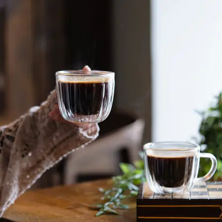 Vialli Design - Set of 2 Double-walled Glass Cups 250ml 3.webp